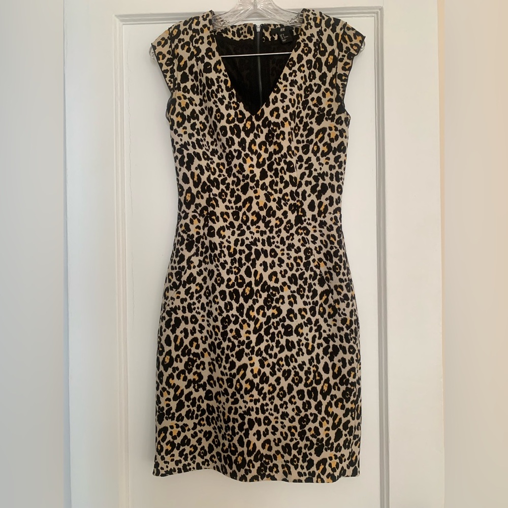 H&M - V-neck Leopard Dress - size 6